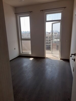 Room in 3 BHK Apartment at Ireo The Corridors, Sector 67a – for Rent