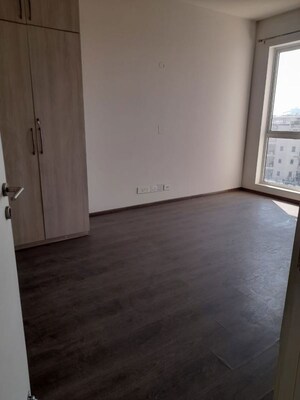 Room in 3 BHK Apartment at Ireo The Corridors, Sector 67a – for Rent