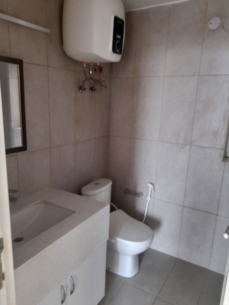 Bathroom, ireo-the-corridors 3 Bedroom 2416 Sq.Ft. Apartment In Sector 67a Gurgaon 10115971