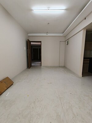 Room in 3 BHK Apartment at Neminath Silver Oak, Andheri West – for Rent