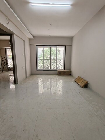 Room in 3 BHK Apartment at Neminath Silver Oak, Andheri West – for Rent