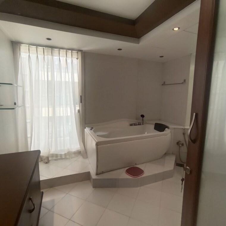 Bathroom, rustomjee-9-jvpd 4 Bedroom 3000 Sq.Ft. Apartment In Juhu Mumbai 10115979