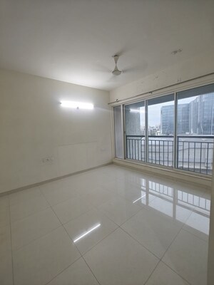 Room in 2.5 BHK Apartment at L & T Seawoods Residences Phase 1 Part A, Seawoods – for Rent