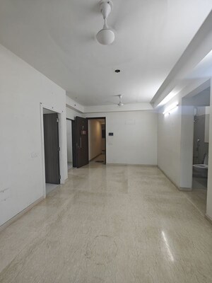 Room in 2.5 BHK Apartment at L & T Seawoods Residences Phase 1 Part A, Seawoods – for Rent