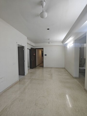 Room in 2.5 BHK Apartment at L & T Seawoods Residences Phase 1 Part A, Seawoods – for Rent