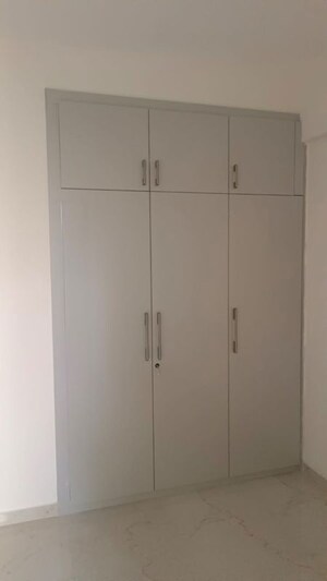 Furnished Amenities in 2.5 BHK Builder Floor at Smart World Gems, Sector 89 – for Rent