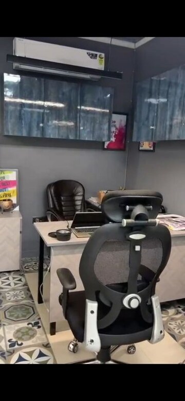 Team Area in  Showroom at Moti Nagar – for Rent