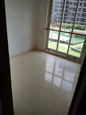 Room in 2.5 BHK Apartment at Ekta Tripolis, Goregaon West – for Rent