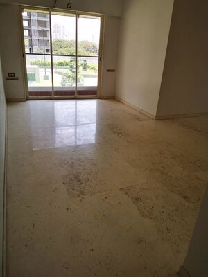 Room in 2.5 BHK Apartment at Ekta Tripolis, Goregaon West – for Rent