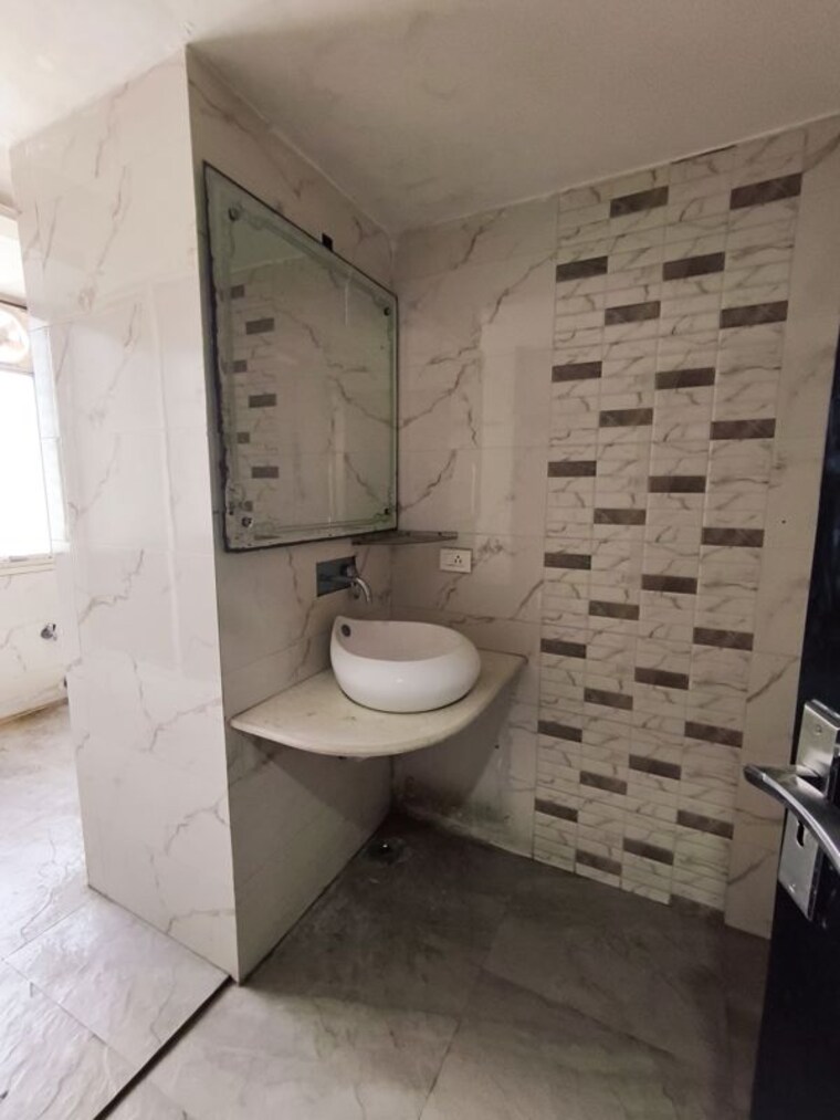 Bathroom, karamyogi-apartments 3 Bedroom 1950 Sq.Ft. Apartment In Sector 10a Gurgaon 10116046
