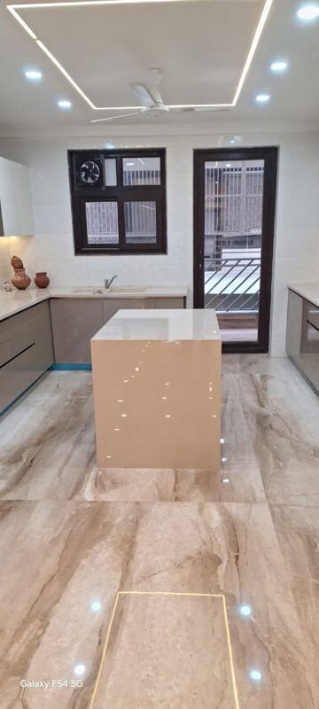 Room in 4 BHK Builder Floor at Palam Vihar Residents Association, Palam Vihar – for Rent