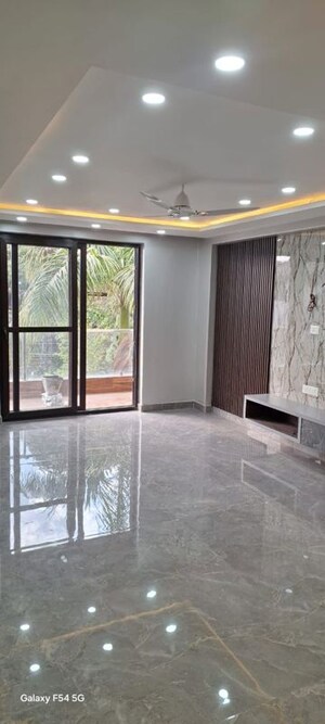 Room in 4 BHK Builder Floor at Palam Vihar Residents Association, Palam Vihar – for Rent