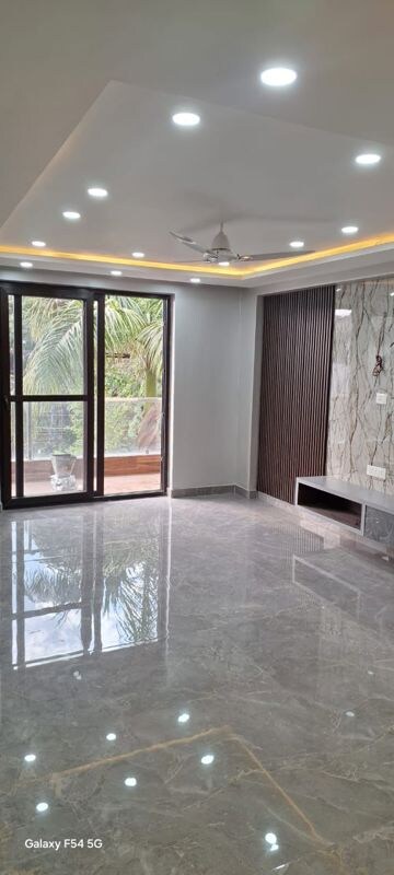 Room in 4 BHK Builder Floor at Palam Vihar Residents Association, Palam Vihar – for Rent