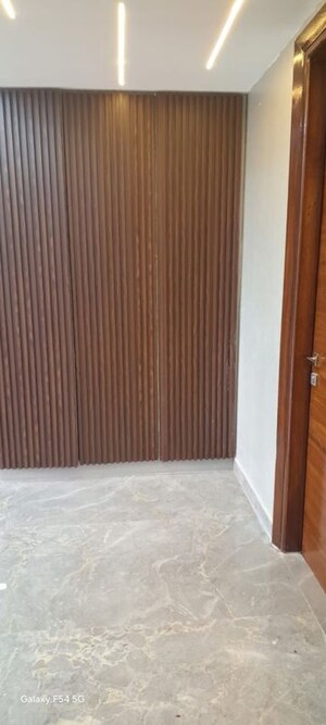 Room in 4 BHK Builder Floor at Palam Vihar Residents Association, Palam Vihar – for Rent