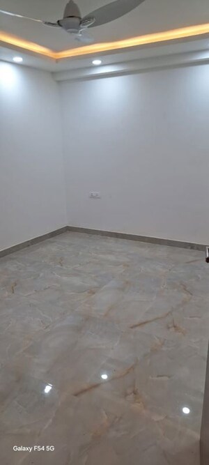 Room in 4 BHK Builder Floor at Palam Vihar Residents Association, Palam Vihar – for Rent