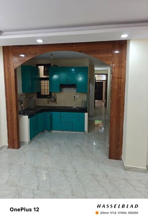 Room in 2 BHK Builder Floor at Mayur Vihar 1 – for Rent