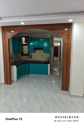 Room in 2 BHK Builder Floor at Mayur Vihar 1 – for Rent