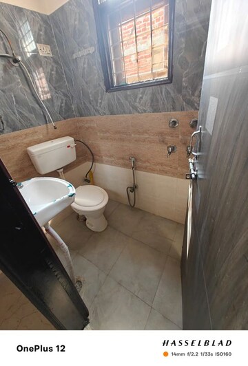 Master Bedroom in 2 BHK Builder Floor at Mayur Vihar 1 – for Rent