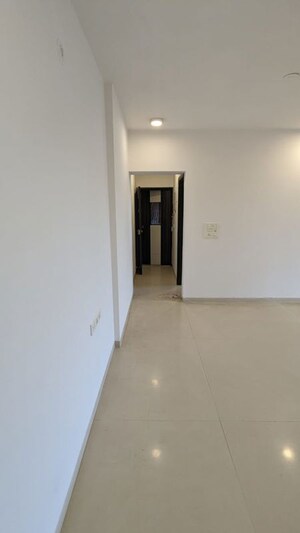 Room in 2.5 BHK Apartment at Gundecha Symphony, Andheri West – for Rent