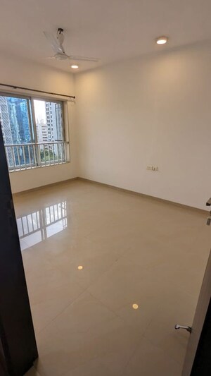Room in 2.5 BHK Apartment at Gundecha Symphony, Andheri West – for Rent