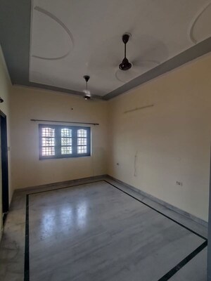 Room in 3 BHK Independent House at Dehrakhas – for Rent