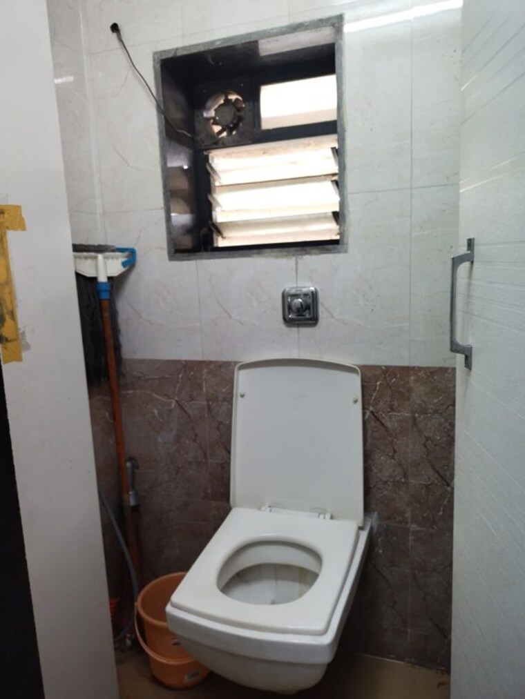 Bathroom, real-tech-park Commercial Office Space 740 Sq.Ft. In Vashi Sector 30a Navi Mumbai 10116208