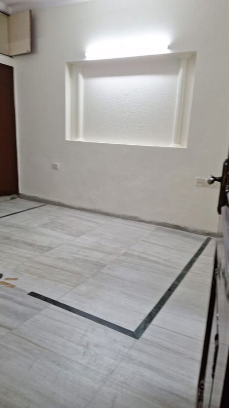 Room, ip extension 3 Bedroom 1250 Sq.Ft. Apartment In Ip Extension Delhi 10116234