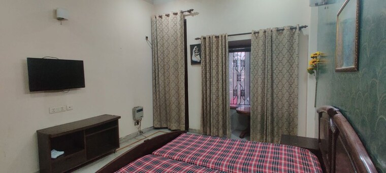 Bedroom, sector 71 3 Bedroom 320 Sq.Ft. Builder Floor In Sector 71 Noida 10116221