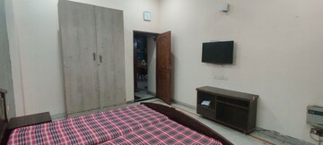Bedroom in 3 BHK Builder Floor at Sector 71 – for Rent