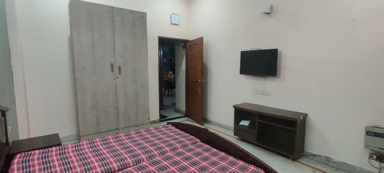 Bedroom, sector 71 3 Bedroom 320 Sq.Ft. Builder Floor In Sector 71 Noida 10116221
