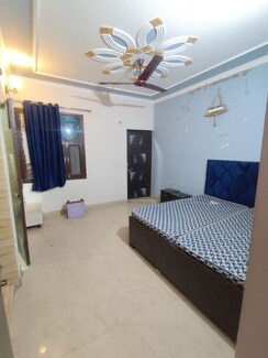 1 BHK + Basement Builder Floor For Rent in Sector 19