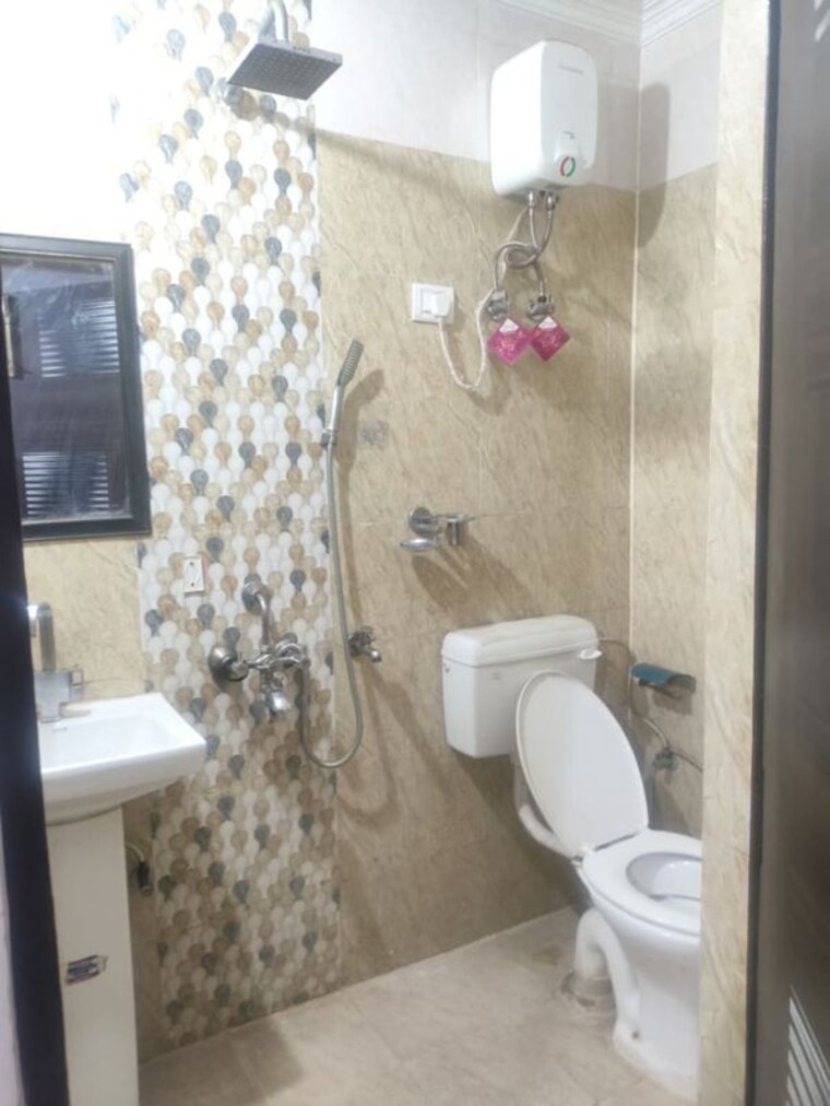 Bathroom, sector 19 1 Bedroom 850 Sq.Ft. Builder Floor In Sector 19 Noida 10116238