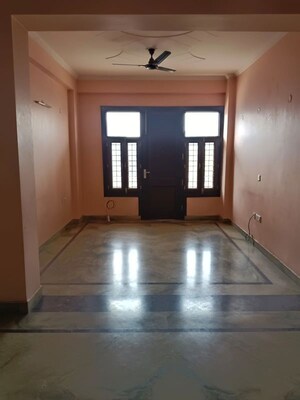 Room in 1.5 BHK Independent House at Sector 55 – for Rent