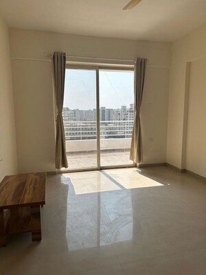Room in 2 BHK Apartment at Supertech Defence Colony Phase II, Wagholi – for Rent