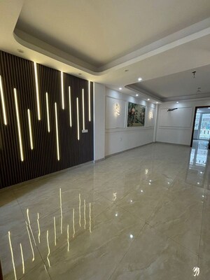 Room in 3 BHK Builder Floor at Parklands, Sector 85 – for Rent