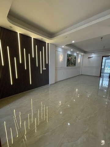 Room in 3 BHK Builder Floor at Parklands, Sector 85 – for Rent