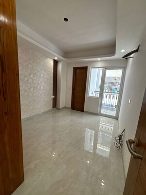 Room in 3 BHK Builder Floor at Parklands, Sector 85 – for Rent