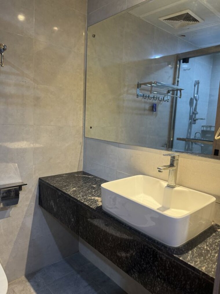 Bathroom, dlf phase i Pg For Boys & Girls In Dlf Phase I 10116273