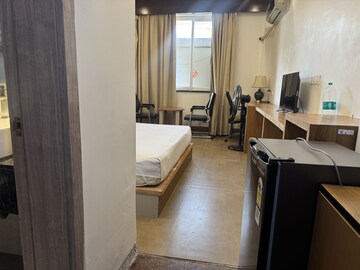 Bedroom in  Pg at Dlf Phase I – for Rent