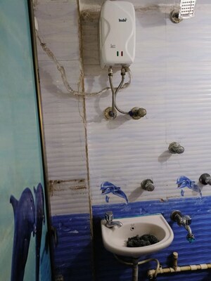 Bathroom in 1 RK Apartment at Andheri West – for Rent