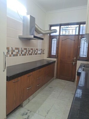 Kitchen in 2.5 BHK Builder Floor at Unitech South City 1, South City 1 – for Rent