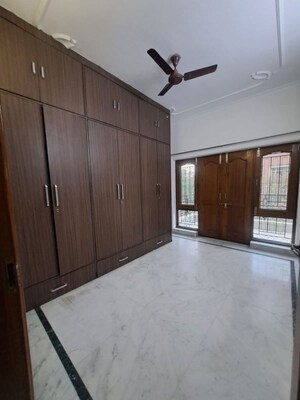 Room in 2.5 BHK Builder Floor at Unitech South City 1, South City 1 – for Rent