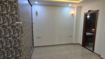 Room in 3 BHK Builder Floor at Sushant Lok Iii – for Rent
