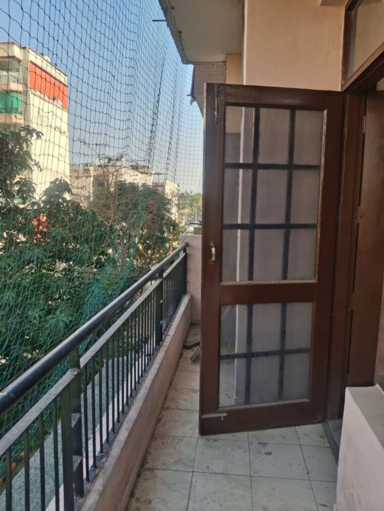 Balcony, sector 24 3.5 Bedroom 2200 Sq.Yd. Apartment In Sector 24 Panchkula 10116348