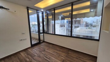 Room in 3 BHK Builder Floor at Sushant Lok ii – for Rent