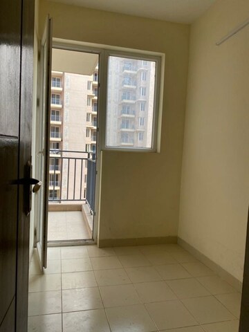 Room in 3.5 BHK Apartment at 3C Orris Greenopolis, Sector 89 – for Rent