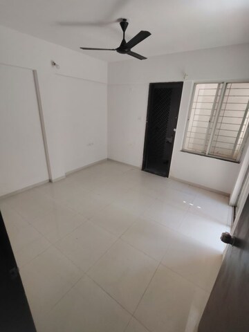 Room in 2 BHK Apartment at Majestique 38 Park Majestique, Undri – for Rent