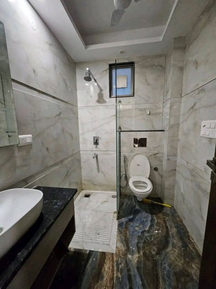Bathroom, smart-world-orchard 3 Bedroom 1680 Sq.Ft. Apartment In Sector 61 Gurgaon 10116410