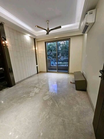 Room in 3 BHK Apartment at Smart World Orchard, Sector 61 – for Sale