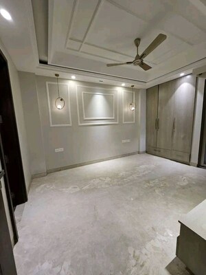 Room in 3 BHK Apartment at Smart World Orchard, Sector 61 – for Sale